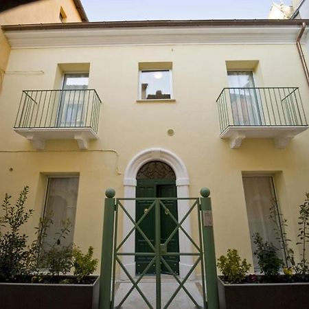 Vico Amato Residenza Apartment Sulmona Bagian luar foto