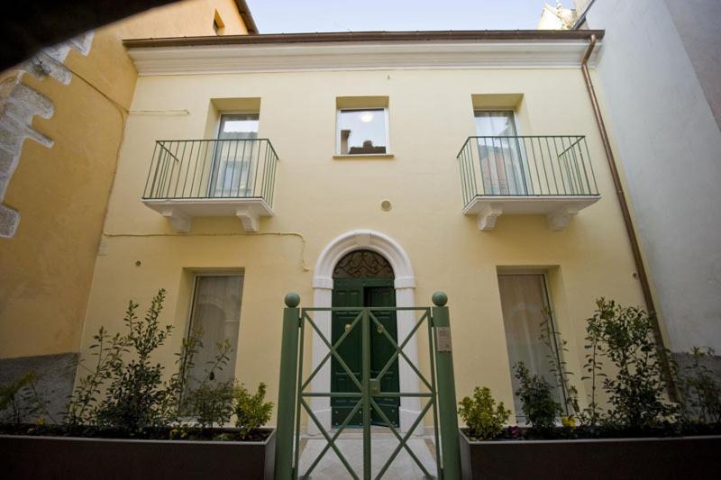 Vico Amato Residenza Apartment Sulmona Bagian luar foto
